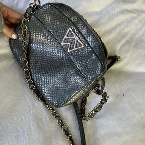 Kelly Wynne Mingle Mini